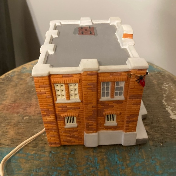 “Mayberry Courthouse” from the Welcome to Mayberry Collection - Picture 7 of 9